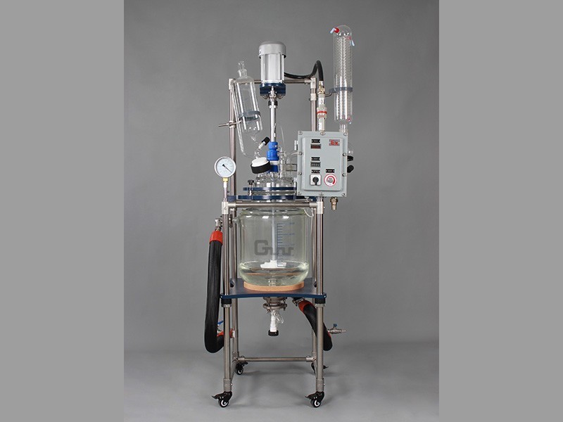 玻璃反應釜與高低溫一體機的溫度控制應用及其重要性